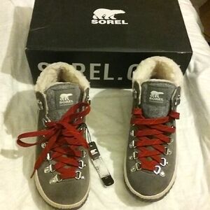 SOREL NWT Out N About Boots 5 Gray